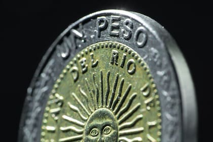 La estrategia de migrar hacia bonos atados a la inflación funciona mientras el dólar se mantenga estable