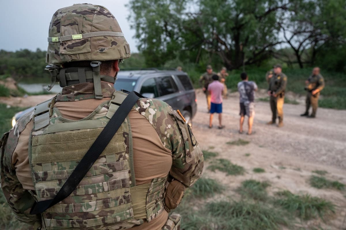 La estrategia del DOJ para acusar a migrantes que cruzan la frontera en Texas
