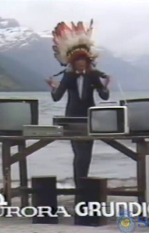 La estrategia publicitaria de Aurora Grundig en los 80 se caracterizó por la gran pauta en televisión, los planes de ahorro previo y la caracterización del personaje del Gran Jefe como la cara reconocible de la marca
