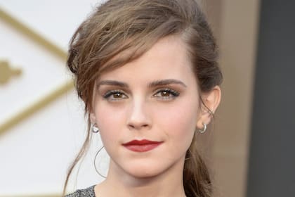 La estrella británica había recibido sugestivos mensajes por parte de la actriz de Smallville, que fue acusada de reclutar a mujeres para una red de tráfico sexual que se hacía pasar por un grupo femenino de autoayuda