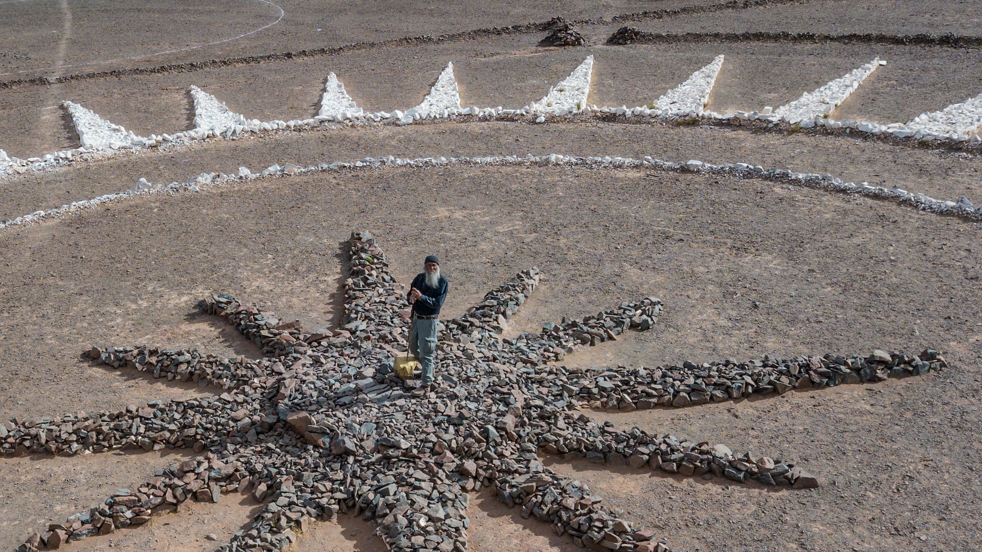 La estrella de 36 puntas engloba a una de 12. Werner Jaisli en el centro.
