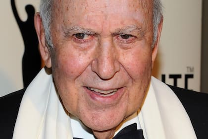La estrella de Hollywood Carl Reiner falleció a los 98 años.