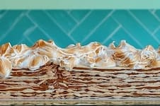 Del Rogel de un metro a la merienda libre: cafés con porciones abundantes para compartir