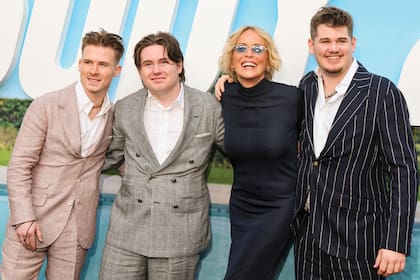 La estrella junto a sus tres hijos, Roan, Quinn y Laird Stone (los dos últimos fueron adoptados solo por la actriz) en la avant-première de la película Nobody 2 en Los Ángeles, el año pasado