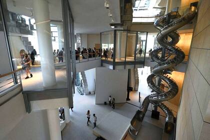 La estructura alberga varias salas de exposiciones.