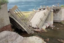 Se cayó un puente de 1930 y llevan 220 días sin poder circular