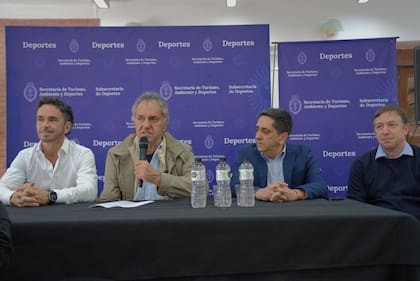 La estructura de la Secretaría de Deportes: Daniel Scioli, junto con los directores nacionales Sebastián Neuspiller, Leonardo Villafranca y Diego Domper