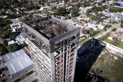 La estructura incompleta forma parte del paisaje cotidiano