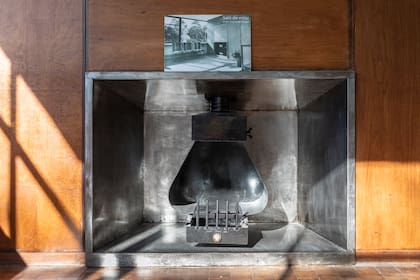 La estufa enchapada, uno de los atractivos de la Casa del Arroyo.