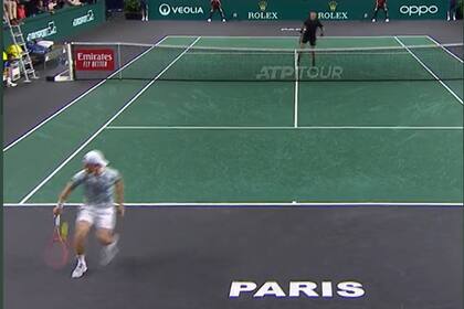 La estupenda devolución de Peque, de espaldas a la red que terminó en punto para el argentino