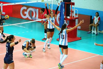 La euforia de la líbero Rizzo, Castiglione, Lazcano y Boscacci; la Argentina festejó en Bariloche