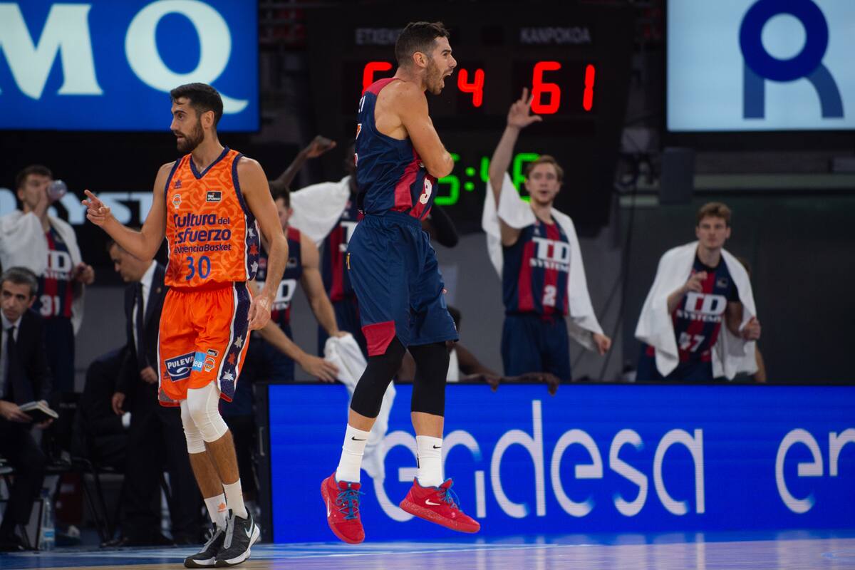 La euforia de Luca Vildoza, autor de la jugada más destacada de la primera fecha de la Liga ACB