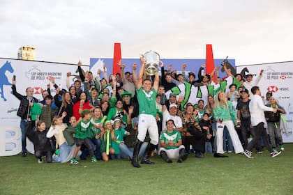 La euforia de todo el equipo de La Natividad.