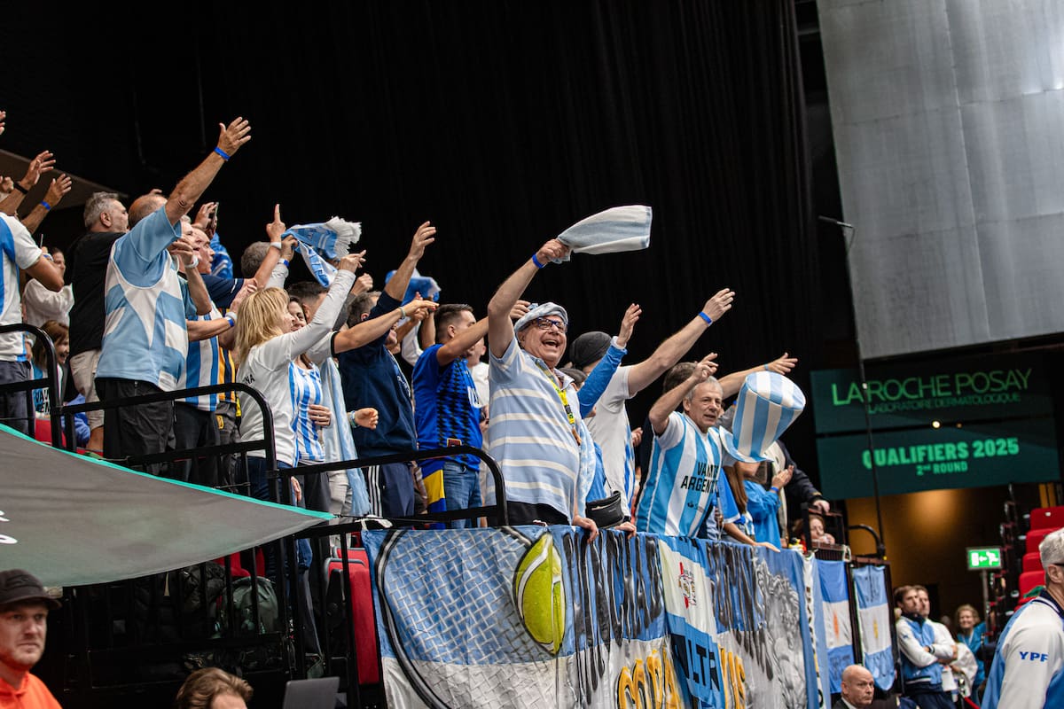 La euforia del puñado de hinchas argentinos