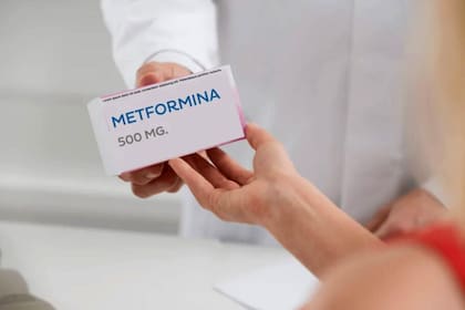La evidencia científica sobre la efectividad de la metformina para aumentar la longevidad de personas sin diabetes es contradictoria