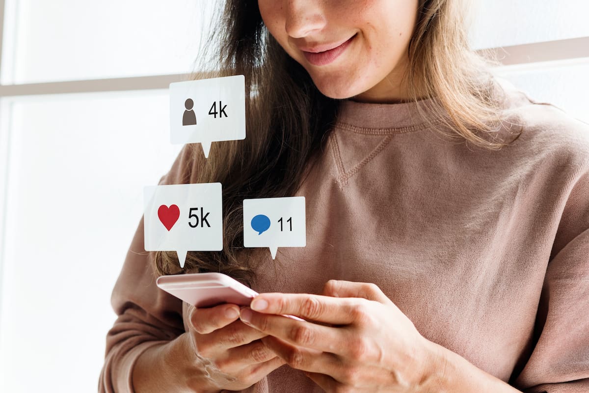 La evidencia sugiere que las redes sociales pueden representar un “profundo riesgo de daño” para la salud mental y el bienestar de los niños y adolescentes