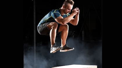 El origen del crossfit se remonta a Estados Unidos en la década de 1970, aunque su expansión a nivel mundial comenzó hacia el 2000