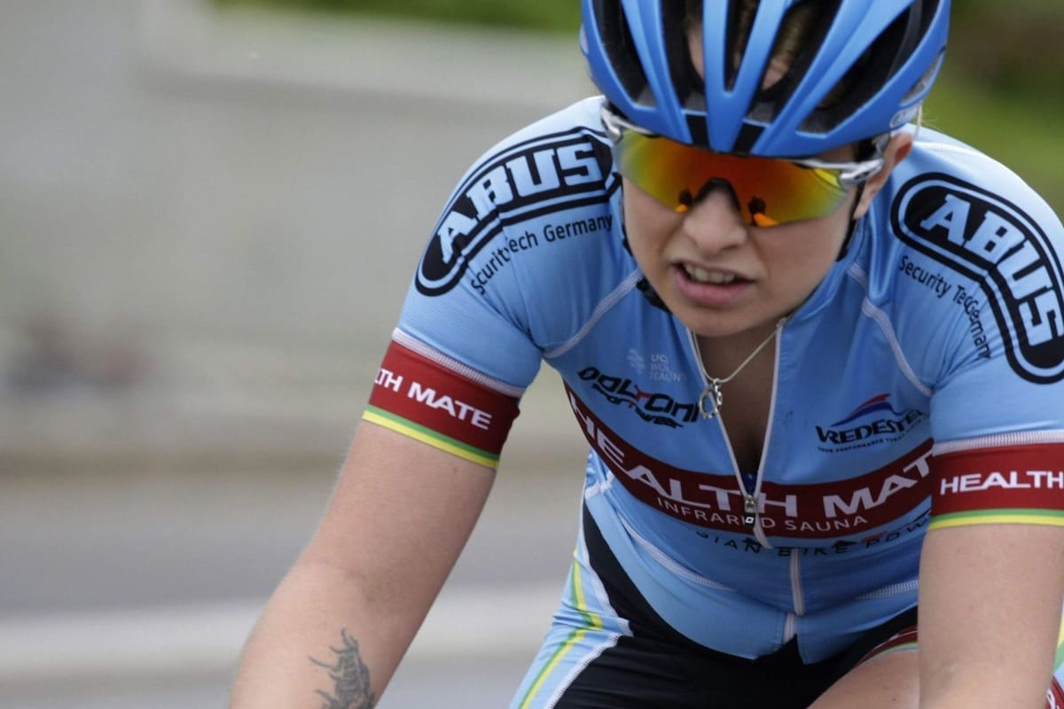 La ex ciclista Tara Gins, vetada de un equipo por haberse sacado fotos eróticas para una revista