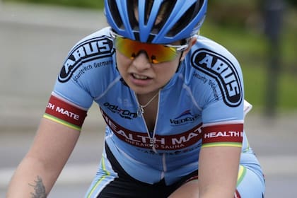 La ex ciclista Tara Gins, vetada de un equipo por haberse sacado fotos eróticas para una revista