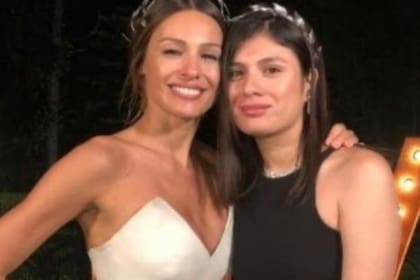 La ex empleada de Pampita Ardohain compartió varias fotos vacacionando en Brasil.