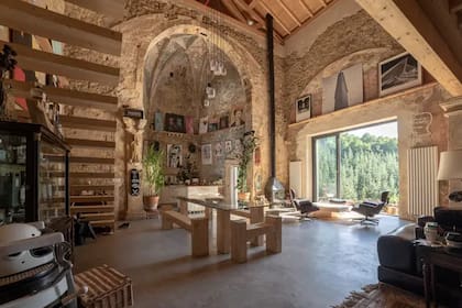 La ex iglesia española ubicada en el País Vasco convertida en un moderno loft