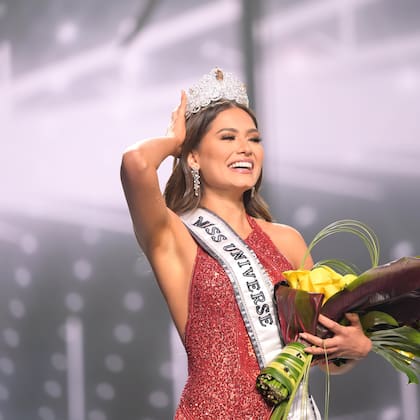La ex Miss Universo Andrea Meza también es presentadora de Telemundo (FB/Andrea Meza)