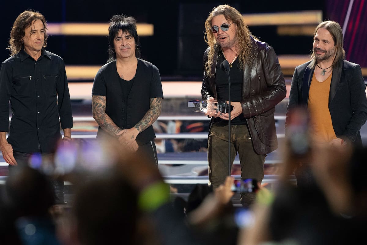 La ex mujer de Fher Olvera, Mónica Noguera, reveló el episodio y le pidió que abandone las cirugías y se enfoque en su talento; por otro lado, cuando Maná se alzó con el Grammy a Persona del Año, los memes no tardaron en surgir