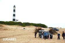 Una travesía entre playas solitarias, especies protegidas y un faro frente al mar