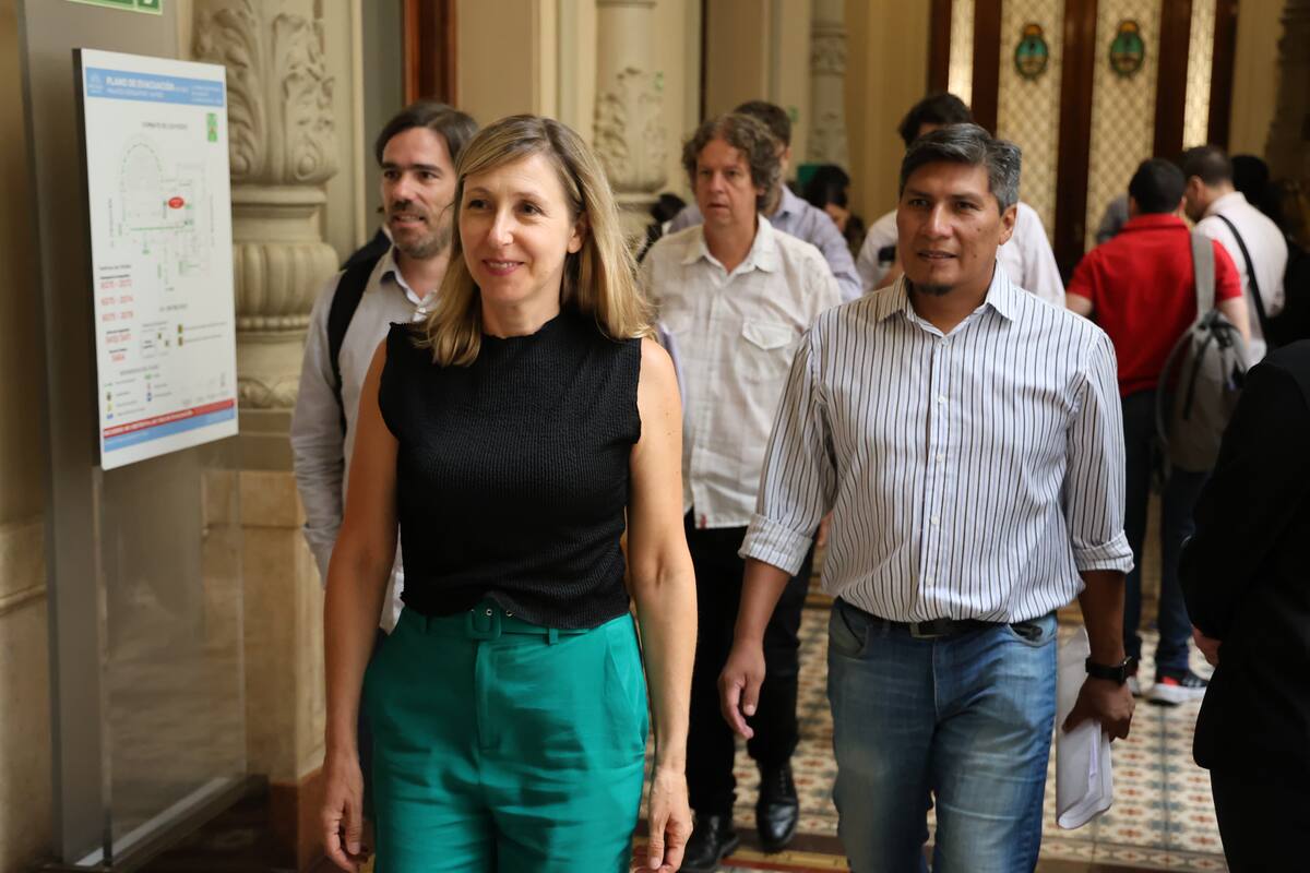 La exdiputada Myriam Bregman fue recibida hoy por Guillermo Francos en la Casa Rosada