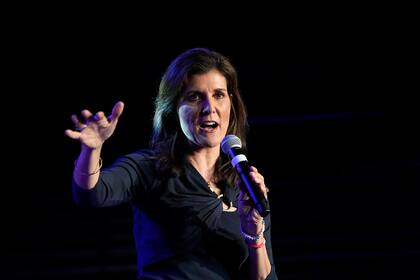 La exembajadora ante Naciones Unidas y aspirante a la candidatura republicana a la presidencia de Estados Unidos, Nikki Haley, habla en un acto de campaña en Forth Worth, Texas, el lunes 4 de marzo de 2024