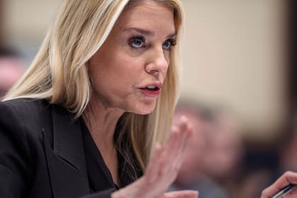 La exfiscal general Pam Bondi durante una audiencia en el Congreso (Archivo)