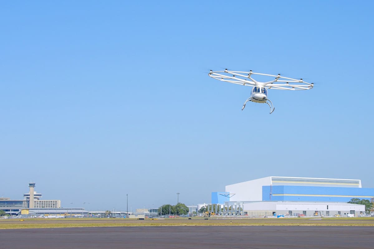 La exhibición del vehículo aéreo es un adelanto del futuro de la movilidad