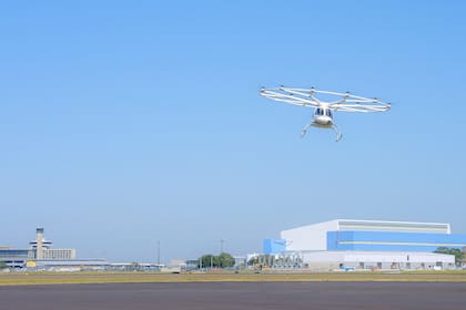 La exhibición del vehículo aéreo es un adelanto del futuro de la movilidad