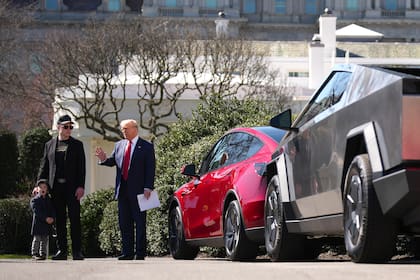 La exhibición que organizó Donald Trump para que Tesla logre un repunte en sus ventas