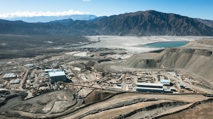 La existencia de grandes yacimientos concentrados en el noroeste andino y en la región de Cuyo, a lo largo de la frontera con Chile, es conocida desde hace años, pero han permanecido poco desarrollados