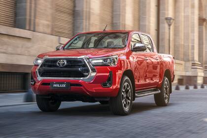 La exitosa Toyota Hilux suma equipamiento para este 2021