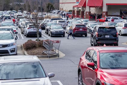 La expansión del comercio minorista es un ejemplo de efecto de segundo orden a partir de la creación del automóvil