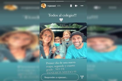 La expareja junto a sus hijos, en el regreso a la escuela (Foto Instagram @rojassasi)