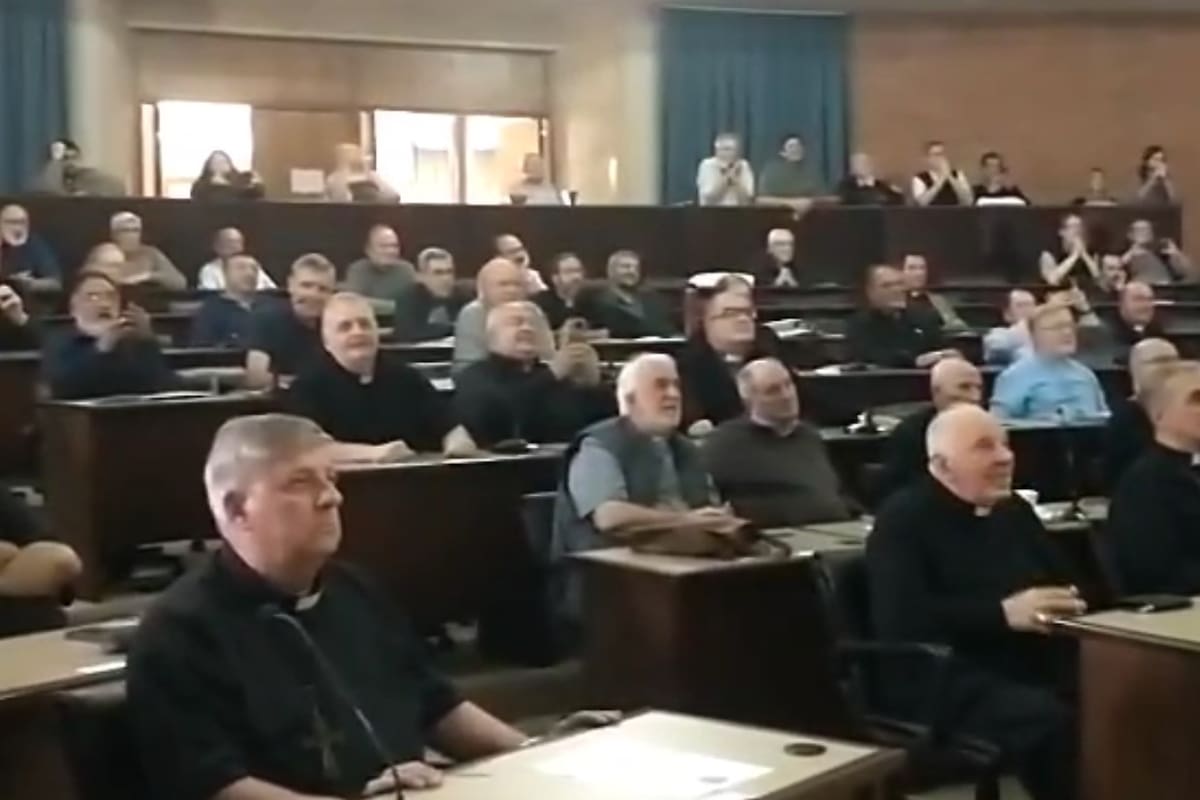 La expectativa de los obispos argentinos, reunidos en Pilar, antes de escuchar el nombre de Robert Prevost