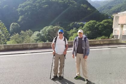 La experiencia de dos amigos mayores que se animaron a hacer un tramo del Camino de Santiago