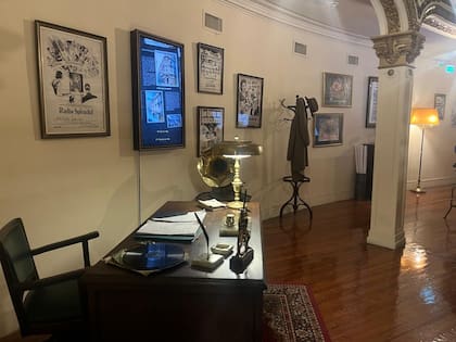 La experiencia de El Ateneo hace un recorrido por la historia también de su creador, Max Glücksmann