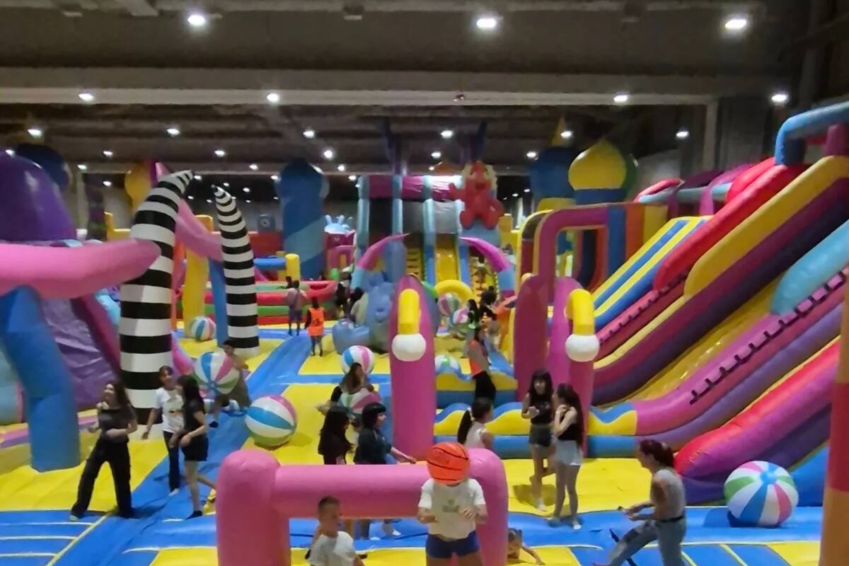 La experiencia de Super Jump se organiza en turnos de 50 minutos y con cupos por franja horaria para asegurar el funcionamiento y la seguridad durante el recorrido