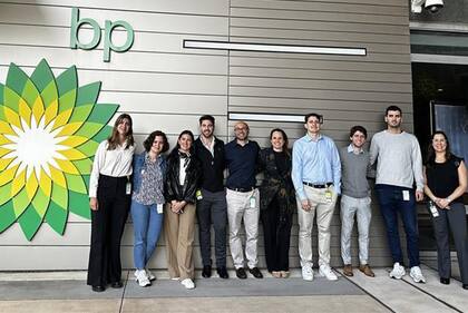 La experiencia en Estados Unidos incluyó la participación de los jóvenes en charlas con líderes de la industria y el recorrido por las operaciones de las empresas