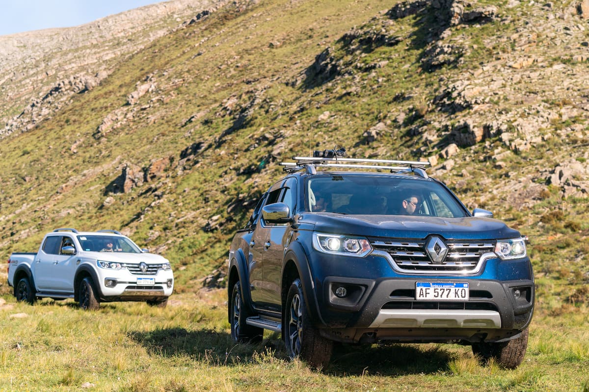 La Experiencia Off-road de Renault llevó a probar la pickup Alaskan en Sierra de la Ventana