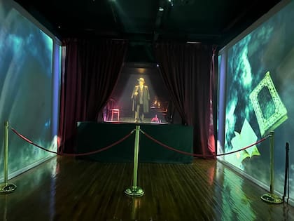 La experiencia propone explorar desde las primeras grabaciones de Carlos Gardel hasta su etapa como cine radial