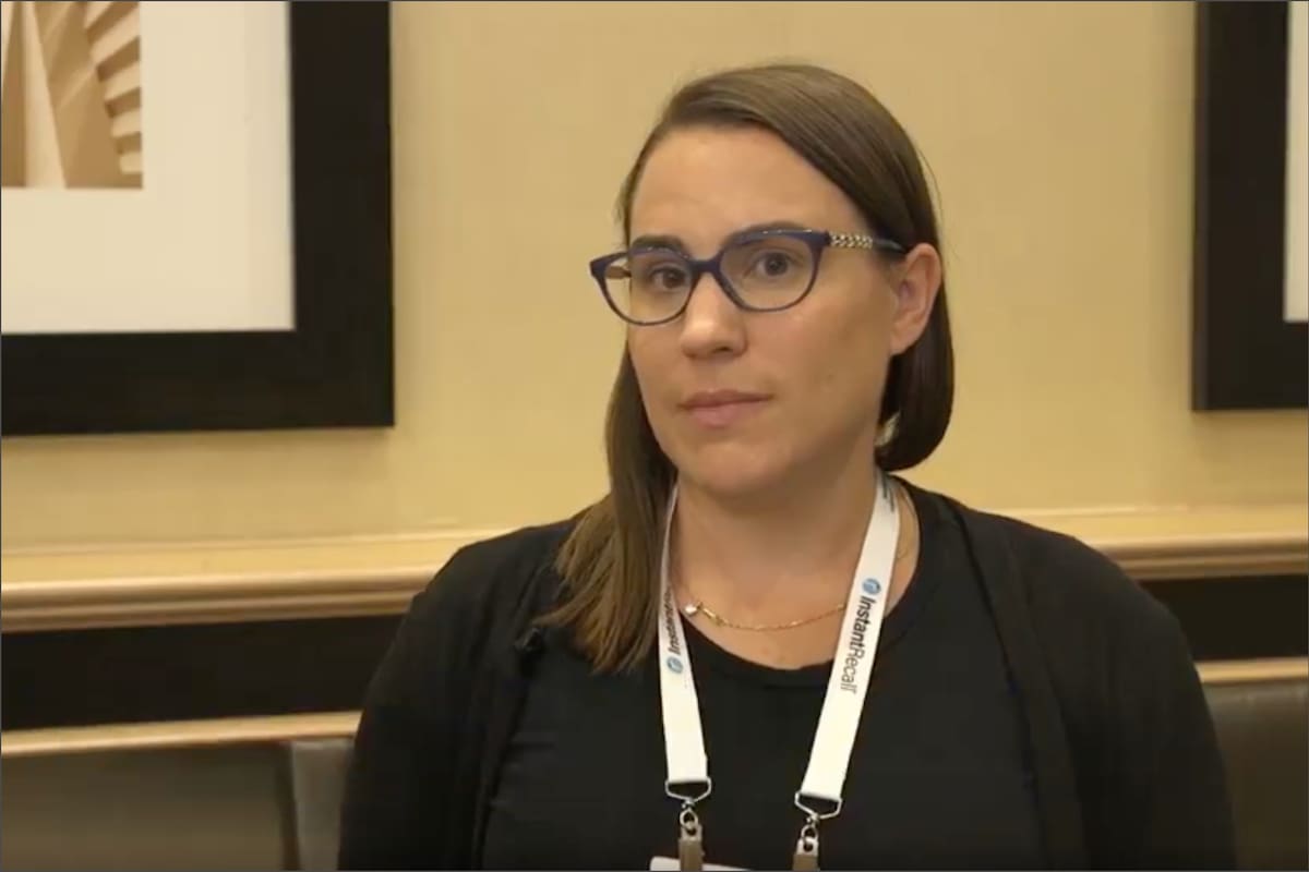 La experta en seguridad alimentaria, Vanessa Coffman, indicó que el papel aluminio en general es seguro, pero con ciertos alimentos puede ser peligroso