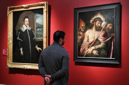 La experta que realizó el informe mantiene su convicción: es Caravaggio, pero con cautela. Recuerda, por ejemplo, que una capa de barniz cubre la tela y “dificulta leer todos los matices pictóricos”