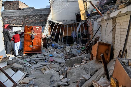 La explosión de una bombona mata a los novios y otras seis personas tras una boda en Pakistán