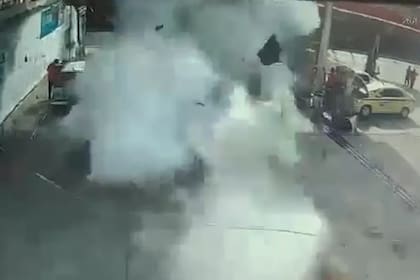 La explosión del tanque de gas ocurrió cuando el hombre abrió el baúl