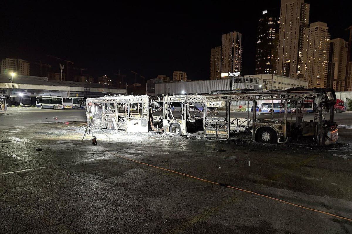 La explosión en uno de los ómnibus en Bat Yam, en el centro de Israel.